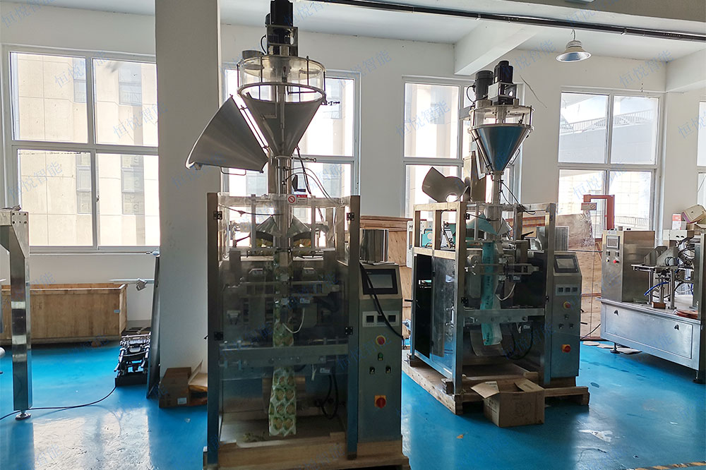 玉米淀粉包裝機多用于包裝1000克以內(nèi)的小袋分裝。