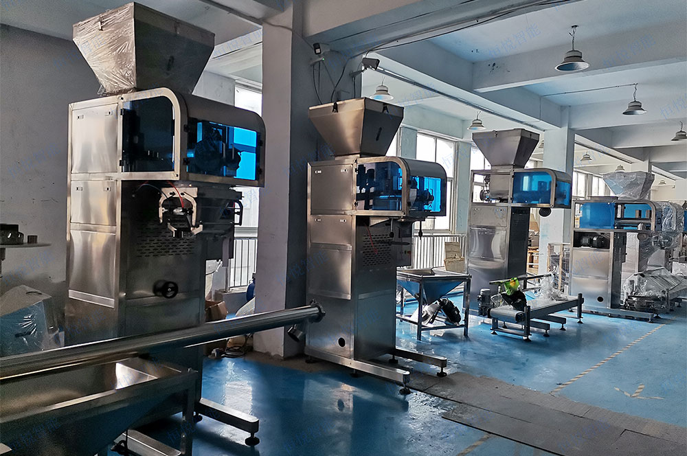 葉面肥自動包裝機(jī)通過 “精準(zhǔn)計量 + 密封包裝 + 智能控制