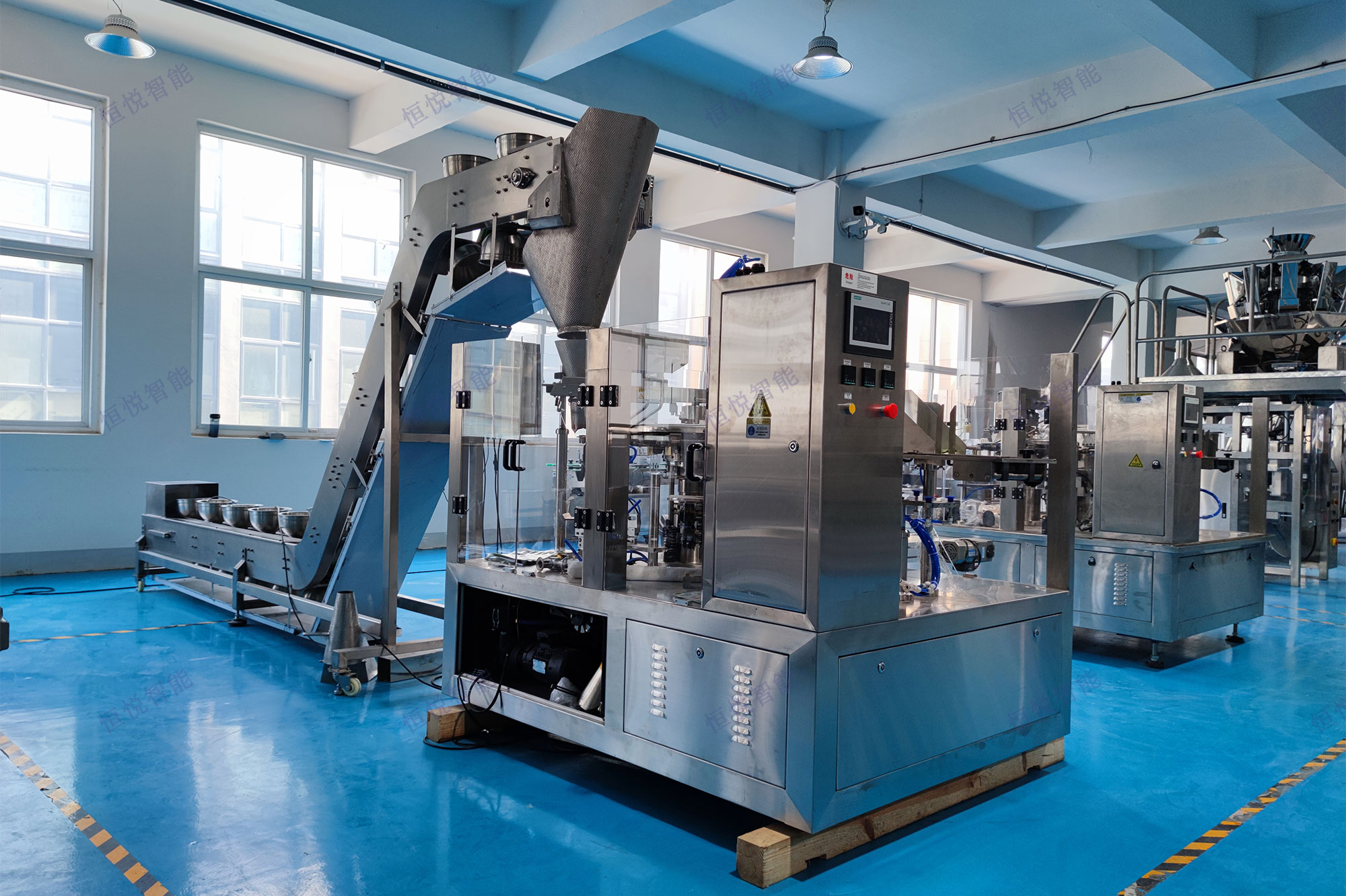 自動(dòng)稱(chēng)重式預(yù)制菜包裝機(jī)是預(yù)制菜工業(yè)化生產(chǎn)的核心設(shè)備