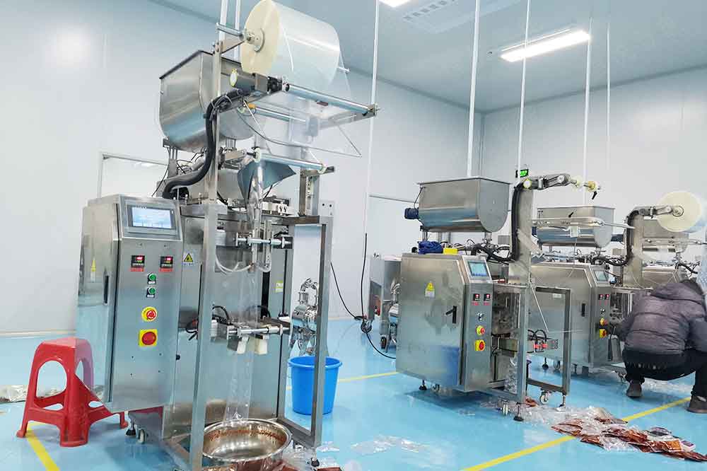 全自動火鍋底料包裝機(jī)用于火鍋料、豆瓣醬、辣椒醬等等產(chǎn)品包裝